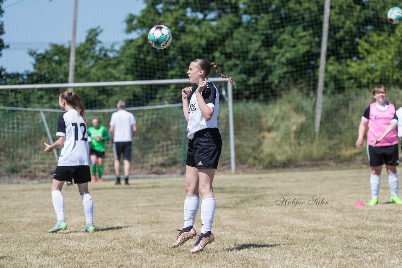 Bild 78 - wBJ TuRa Meldorf/Buesum - JFV Luebeck : Ergebnis: 1:0